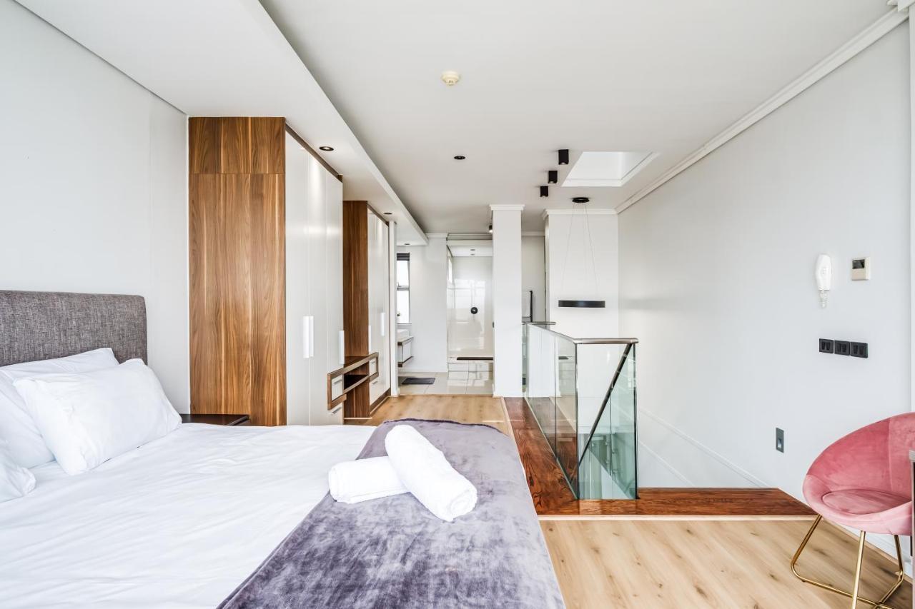 Belina - Crystal Towers Presidential Penthouse * Cape Town
